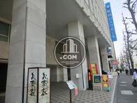 地下と1階には飲食店がございます