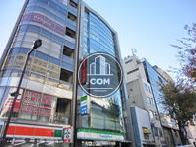 ビルが建ち並びます