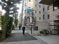 オフィス街のような窮屈感は無いです