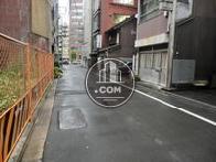 人通りの静かな通りです