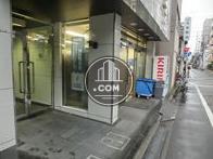 正面入り口です。目立つ物件ですので案内しやすいです