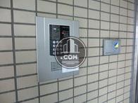 インターフォンで各フロアに繋がります