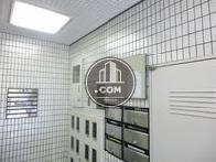 コンパクトサイズのエントランスです