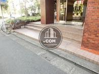玄関前の床面です