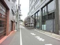 隣接する脇道