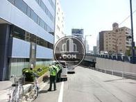 前面道路は傾斜があります