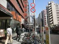 常に人が行き来しています