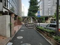 明治通りに面しています