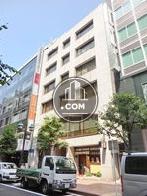 周辺には無い明るい壁面