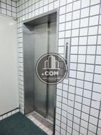 エレベーター乗り場前