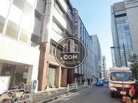 日本橋駅方面へ向かう通りです