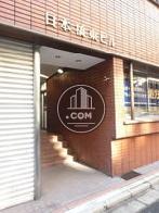背面側の玄関口です