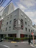 物件は角地に立地しております。