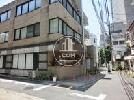 裏手の路地を撮影