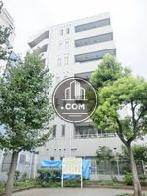 公園内から見た側面からの外観