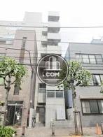 通用口のある側面はスリムなシルエットで構築されています