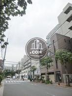 隣接する脇道奥からの景観