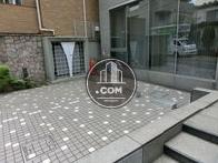 玄関横の駐車場です