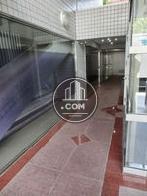長い通路が奥まで続きます