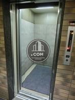 9人乗りエレベーターです