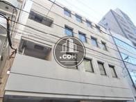 室内から通りを見渡せます