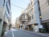 視界の広い公道沿いです