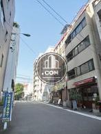 茅場町駅へと向かう通りです
