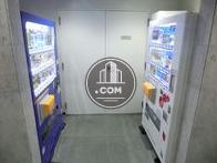 廊下部分に自動販売機が設置されております