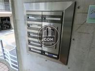 インターホンは玄関先にあります
