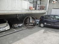 右も同じ大きさの駐車場です