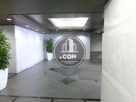 エレベーター前からのエントランス