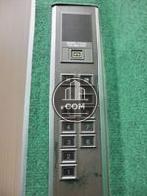 エレベーター内の操作面