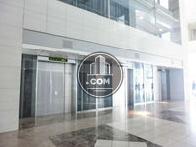 6基配置されたエレベーター