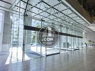 間口の広い正面玄関