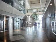 広々とした乗り場前