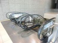 3台並ぶエスカレーター