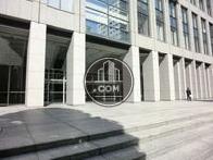 広い空間の玄関前