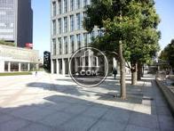 広々とした敷地内