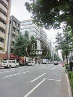 前面の広い道路