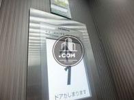 エレベーター内の表示板が液晶になっております