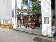 1F部分には店舗が入居中です
