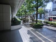 正面入り口からの周辺です