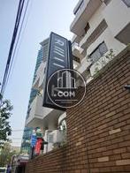 見えやすい位置に看板が出ています
