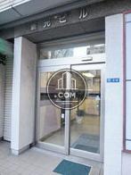 自動扉を採用した玄関口前