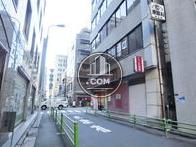 真っすぐ進むと中央通りへ出ます