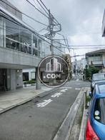 正面入口付近から見た周辺です