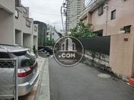 正面入口付近から見た周辺です
