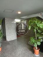 石張りのエントランス