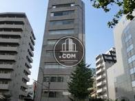 通り沿いにガラス窓