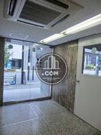 空調がエントランスに設置してあります